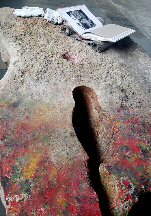 Le livre et la pierre